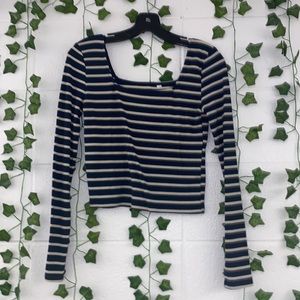Pacsun small cropped long sleeve, cute with jeans or skirt/shorts. True to size!